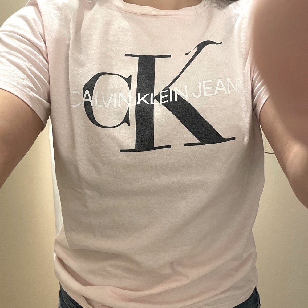 CK light pink T-shirt